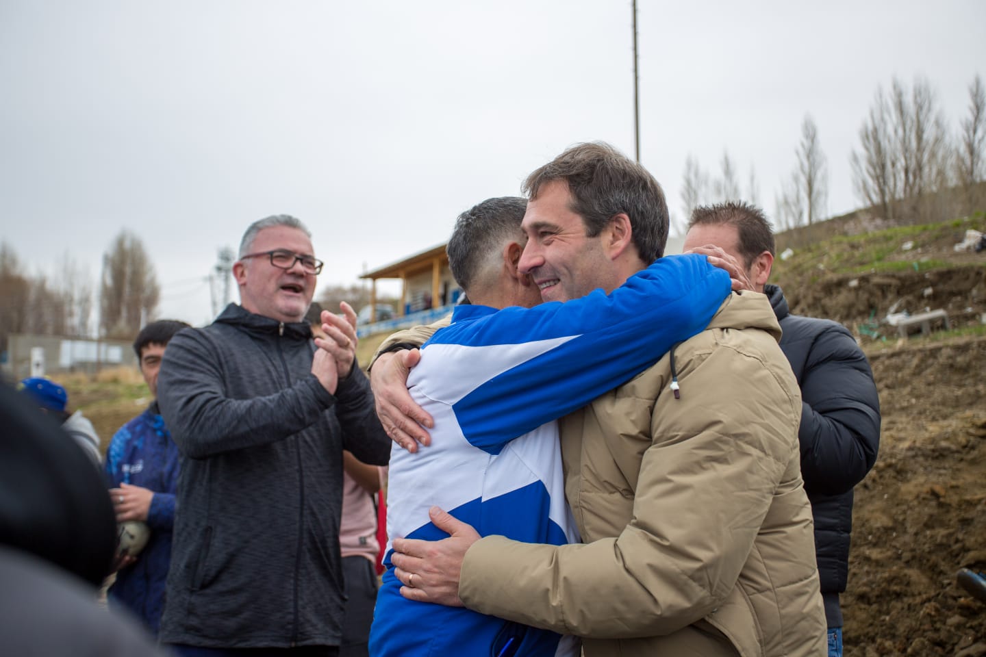 Luque recorrió la cancha de San Martín y anunció la instalación del césped sintético
