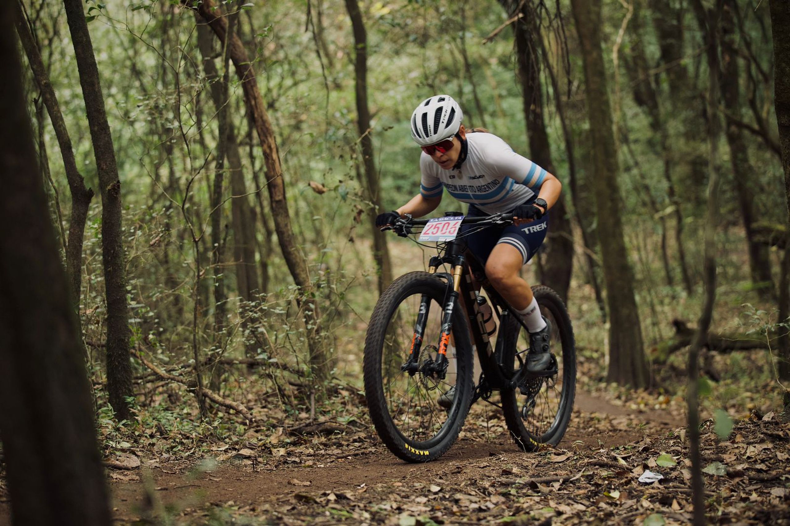 Marcia Larrauri y Martín Bravo en lo más alto del podio en el Abierto Argentino