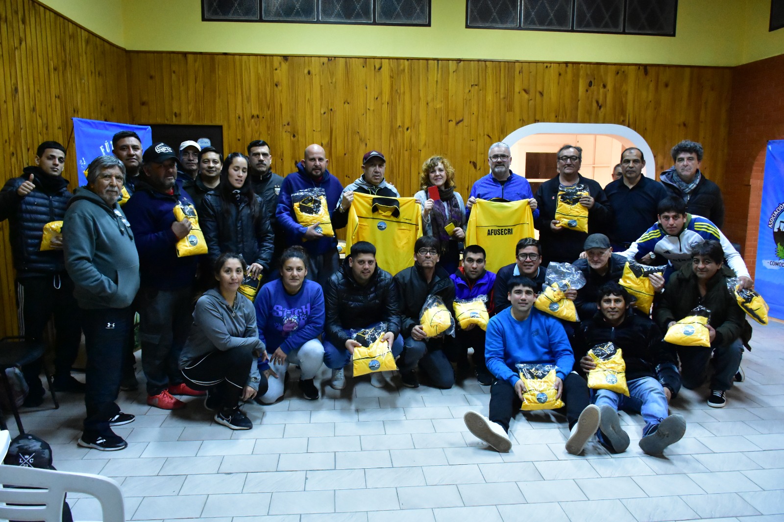 Árbitros recibieron nueva indumentaria