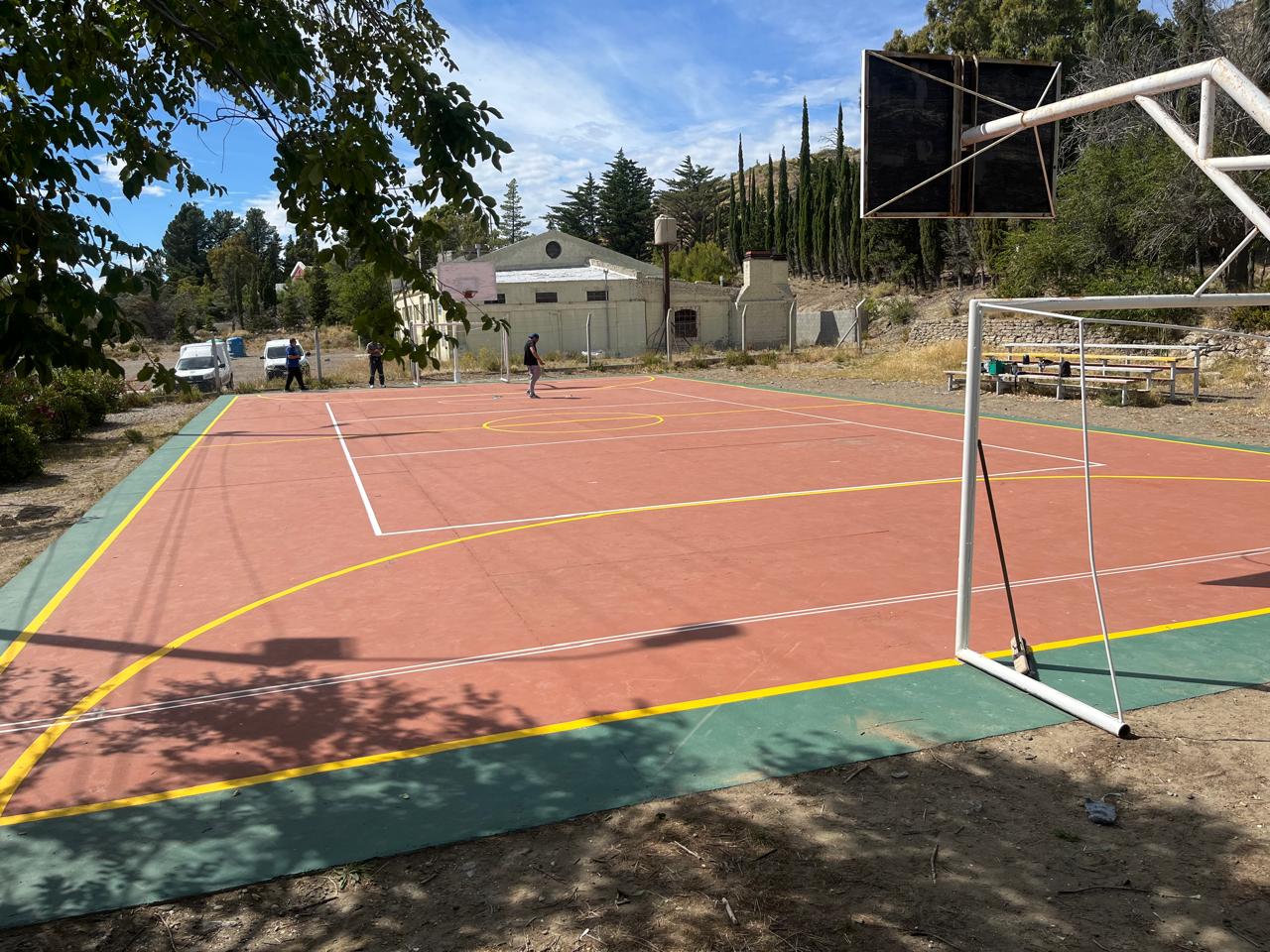 Refacciones y mejoras en el playón deportivo de Astra