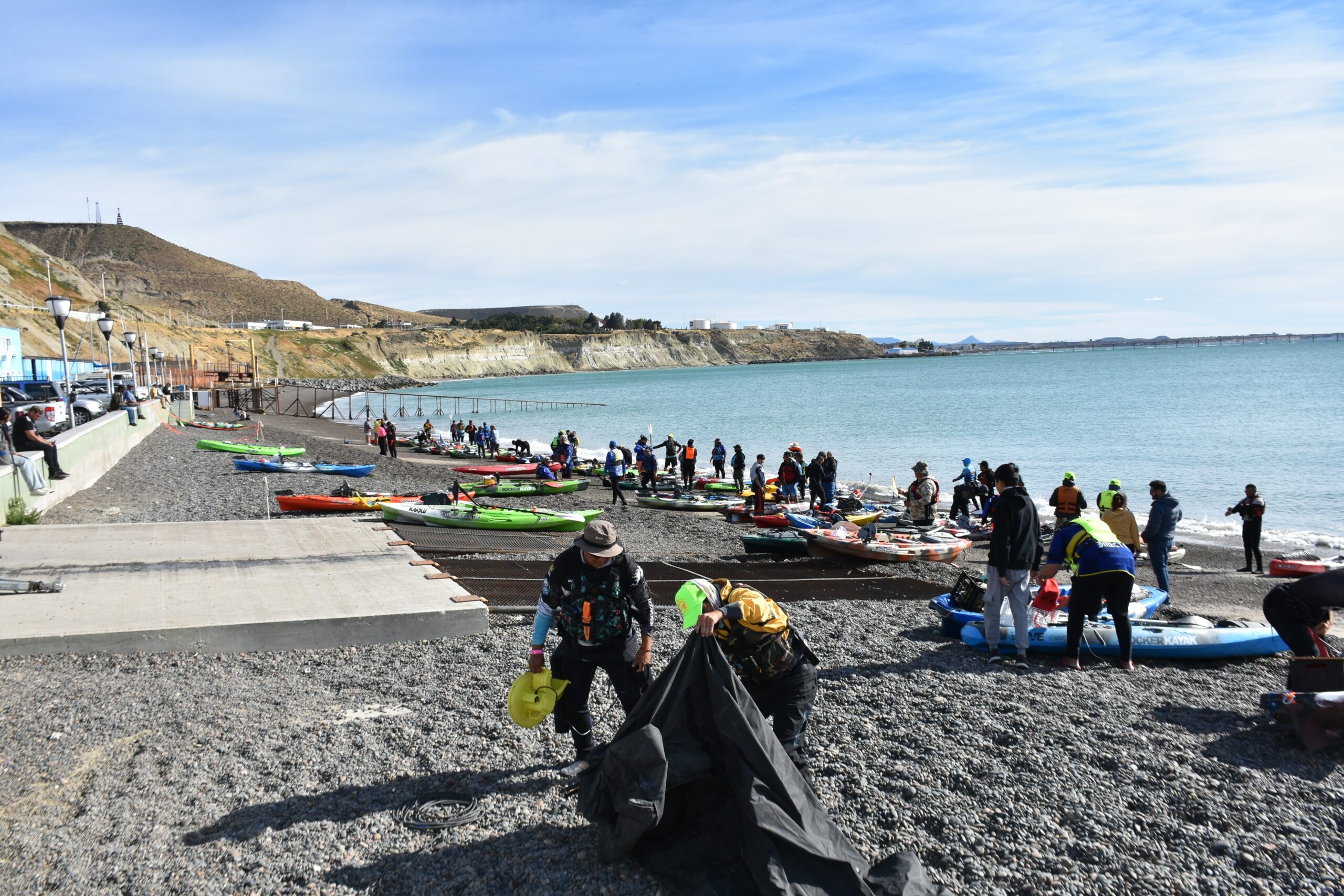 Más de 70 kayakistas disfrutaron del 4º Torneo Gallo Patagónico