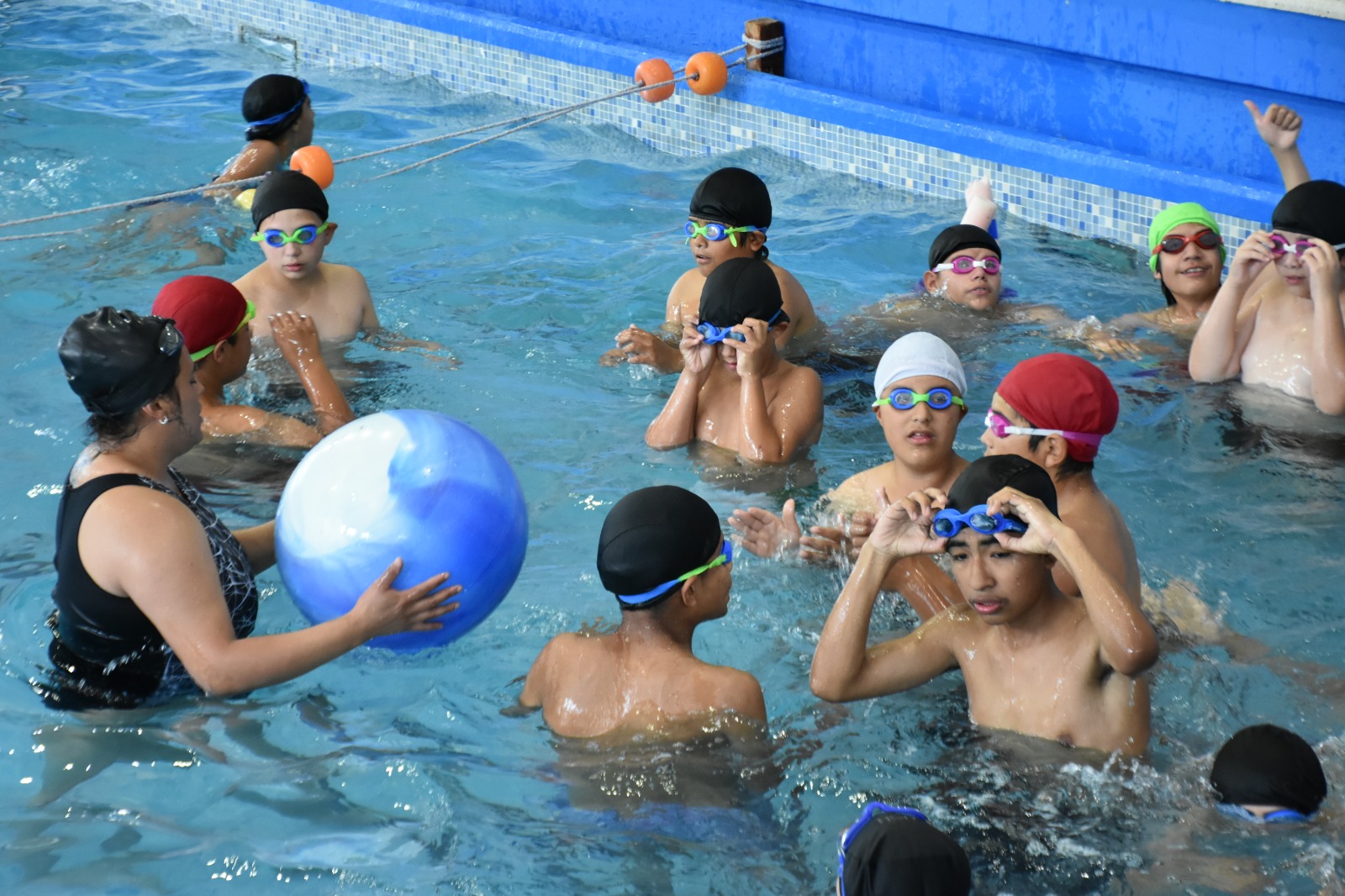 Los chicos de la Colonia Predeportiva disfrutaron de un día de pileta  