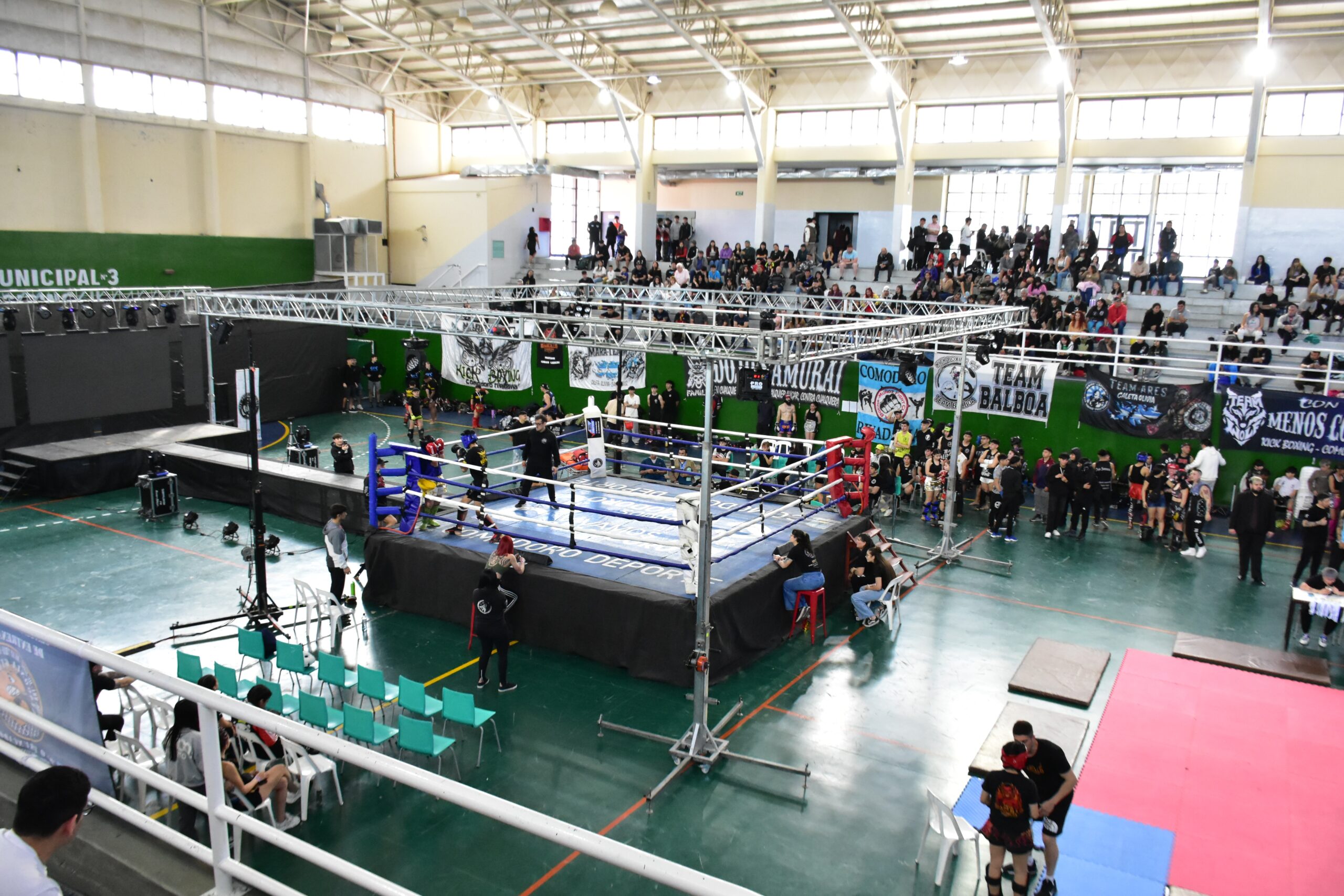 Kickboxing: Erick Cheuque y Tomás Taylor ganaron en el Municipal Nº3