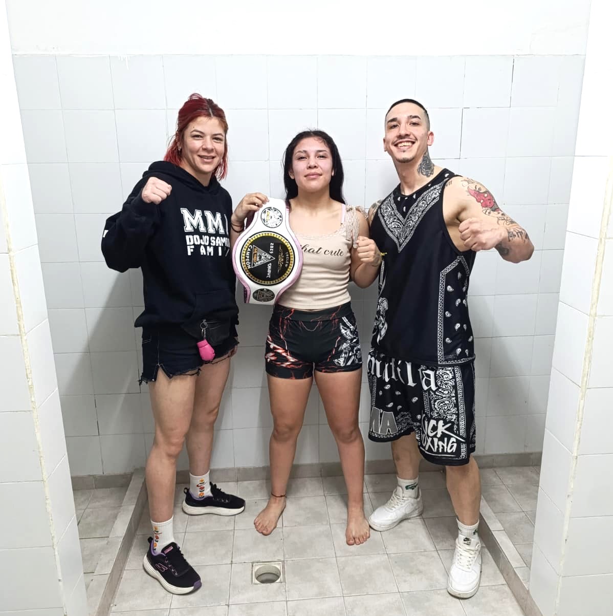  Dafne Ayala ganó el cinturón del evento en el Open del Valle en kick boxing